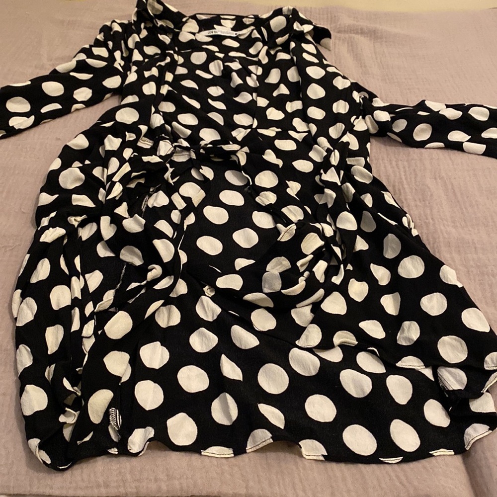 Zara Black and White Polka Dot Wrap mini dress. Size Xs. Style 7903/052/064 - Picture 7 of 10